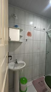 a bathroom with a sink and a shower at Wonders of Arraial Loft 2 in Arraial do Cabo