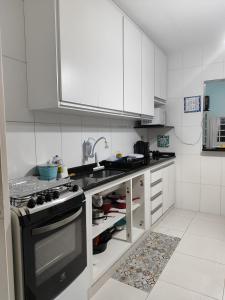 Kuchyň nebo kuchyňský kout v ubytování Praia do Massaguaçu - Casa Lassiter