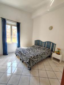 a bedroom with a bed with a black and white comforter at Il Nido 1 di San Pietro in Budoni