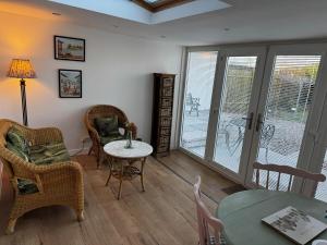 a living room with a table and chairs at Cosy Wee Cottage in Monkton