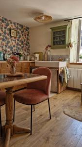 Istumisnurk majutusasutuses Gîte 3 étoiles avec jardin et calme, 3 min de la Ferté-sous-Jouarre, 40 min de Paris en TER