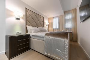 Postel nebo postele na pokoji v ubytování Skypool Residence Villa San Cassiano + 90 fotografií