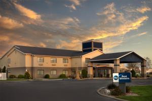 a large building with a sign in front of it at Best Western Brookfield in Brookfield