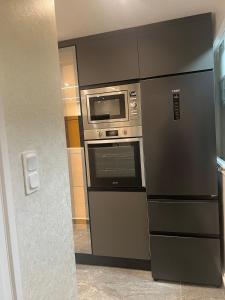 Кухня или мини-кухня в Appartement Luxe & design Vue mer sur la Promenade des Anglais
