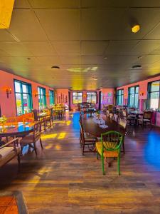 Un restaurant u otro lugar para comer en Brú Country Estate