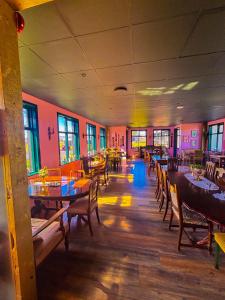 Un restaurant u otro lugar para comer en Brú Country Estate
