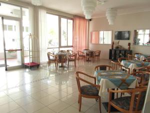 TV a/nebo společenská místnost v ubytování Hotel Admiral