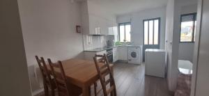 Kuchyň nebo kuchyňský kout v ubytování Chambre centre Porto