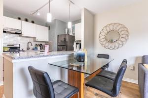 a kitchen with a table and two chairs at Eclectic Downtown & Cap Hill King bed & Kitchen in Seattle