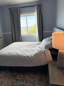 a bedroom with a bed and a window at Ocean View Cozy Stay 3 in Hull