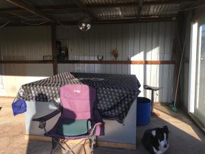 Posezení v ubytování Spirit of Tasmania Stopover 3 secure DIDO sites SC Motor Homes RVs ONLY! BYO Toilet and bed! Private Hobby Horse Farm Rooms extra