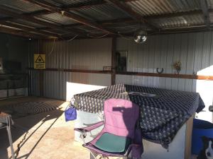 Posezení v ubytování Spirit of Tasmania Stopover 3 secure DIDO sites SC Motor Homes RVs ONLY! BYO Toilet and bed! Private Hobby Horse Farm Rooms extra