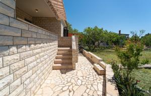 Κήπος έξω από το 2 Bedroom Gorgeous Home In Seline +19 φωτογραφίες