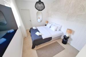 Postel nebo postele na pokoji v ubytování Family friendly house with a swimming pool Povljana, Pag - 24256 + 19 fotografií