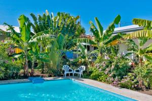 Piscine de l'établissement Pension De La Plage ou située à proximité