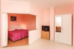 Postel nebo postele na pokoji v ubytování Apartments Villa Dubrovnik- Superior Studio Apartment with Terrace and Sea View