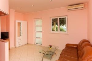 TV a/nebo společenská místnost v ubytování Apartments Villa Dubrovnik- Superior Studio Apartment with Terrace and Sea View