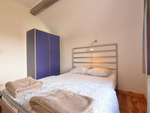 Uma cama ou camas num quarto em Holiday Home in Heppenbach with Garden