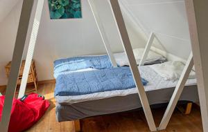 Postel nebo postele na pokoji v ubytování Two-Bedroom Apartment In Hvide Sande