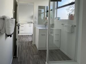 Koupelna v ubytování Diplomat Motel
