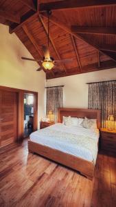 Кровать или кровати в номере Vista del Campo Country Club & Villas