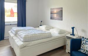 Postel nebo postele na pokoji v ubytování Awesome Home In Bolmsö With Sauna + 22 fotografií