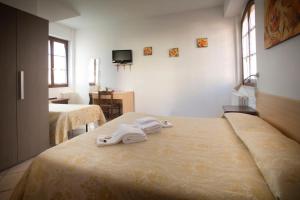 Voodi või voodid majutusasutuse Soggiorno La Primula toas
