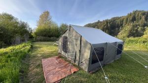 Příroda nedaleko luxury tent