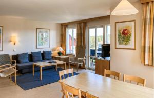 Posezení v ubytování 2 Bedroom Cozy Home In Hok