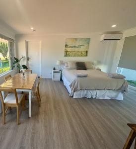 Katil atau katil-katil dalam bilik di Beach Guesthouse!