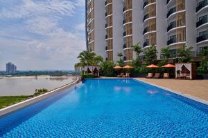 Bazén v ubytování Birkin International Hotel nebo v jeho okolí
