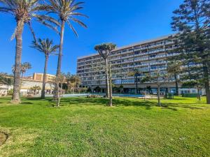 Κήπος έξω από το Holiday Home in Torremolinos by the Beach