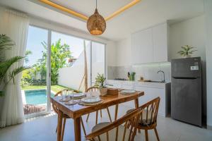 Η κουζίνα ή μικρή κουζίνα στο Villa Greenwall Canggu