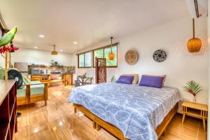 Krevet ili kreveti u jedinici u okviru objekta Beachfront Studio - Direct Beach Access, AC & Fast WiFi