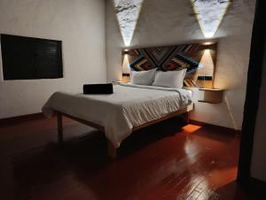 Postel nebo postele na pokoji v ubytování Hotel Hacienda Anacaona - San Agustín