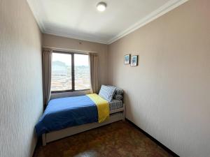 Postel nebo postele na pokoji v ubytování 2BR Comfortable City Center + 11 fotografií