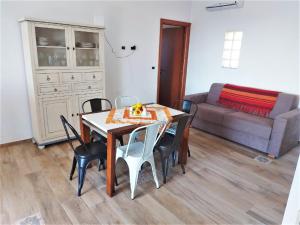 Istumisnurk majutusasutuses Family-Friendly Sicily Stay