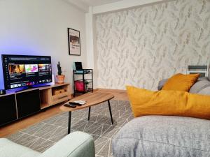 A television and/or entertainment centre at Apartamento céntrico de 3 dormitorios