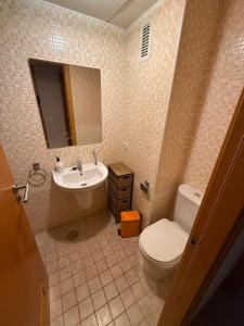 a bathroom with a toilet and a sink at Ático Roquetas in Roquetas de Mar