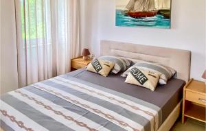 Posteľ alebo postele v izbe v ubytovaní 4 Bedroom Lovely Home In Sveti Anton