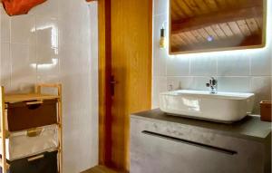 Kúpeľňa v ubytovaní 4 Bedroom Lovely Home In Sveti Anton