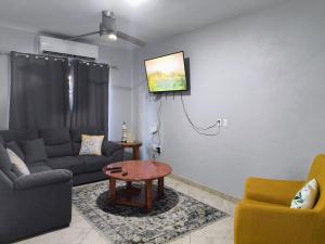 Μια τηλεόραση ή/και κέντρο ψυχαγωγίας στο Casa en Villas Universidad Confort