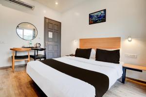 Postel nebo postele na pokoji v ubytování Super Hotel O Britania Chowk