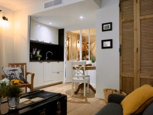 a living room with a kitchen and a table at Les Petits Volets 3 appartements au choix in Antibes