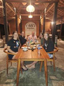 Tetamu yang menginap di Uma Cabins