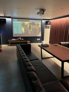 TV a/nebo společenská místnost v ubytování EoeoewaYu B