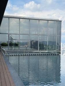 Hồ bơi trong/gần Luxury Condo w electrical piano Next to TRX Mall