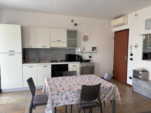 a kitchen with a table and chairs in a room at Appartamento vista Lago Sarnico in Sarnico