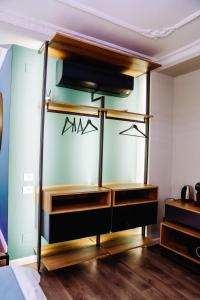 TV a/nebo společenská místnost v ubytování NS Luxury Suites + 24 fotografií