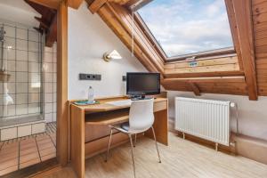 TV a/nebo společenská místnost v ubytování Hotel zum Erwin